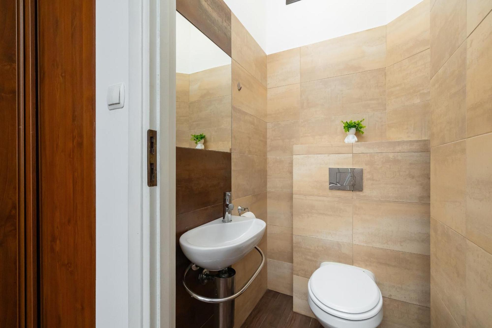 Apartment Asnyka Rodzinny Apartament W Centrum Krakowa By Renters *